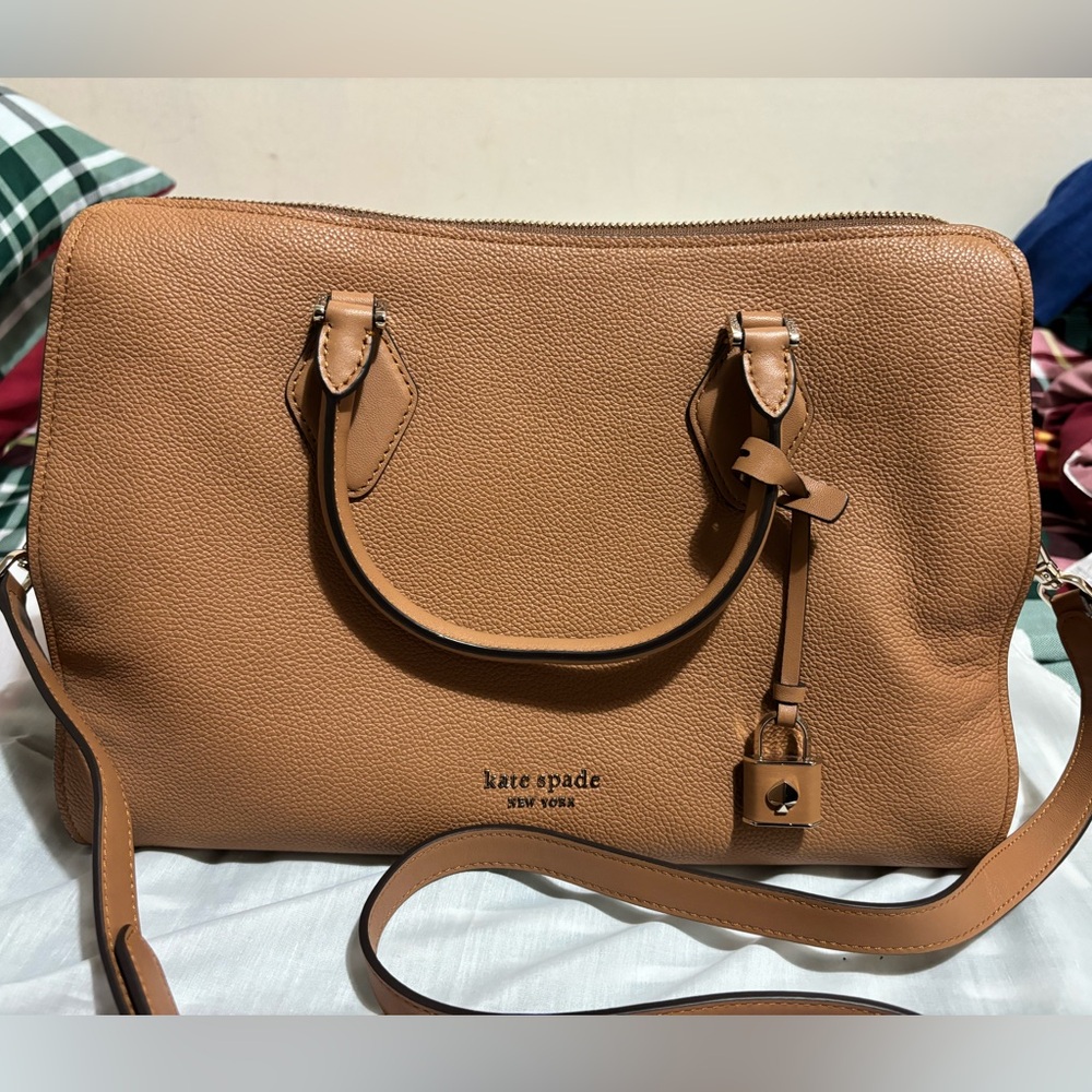 Kate spade large satchel (very good condition)